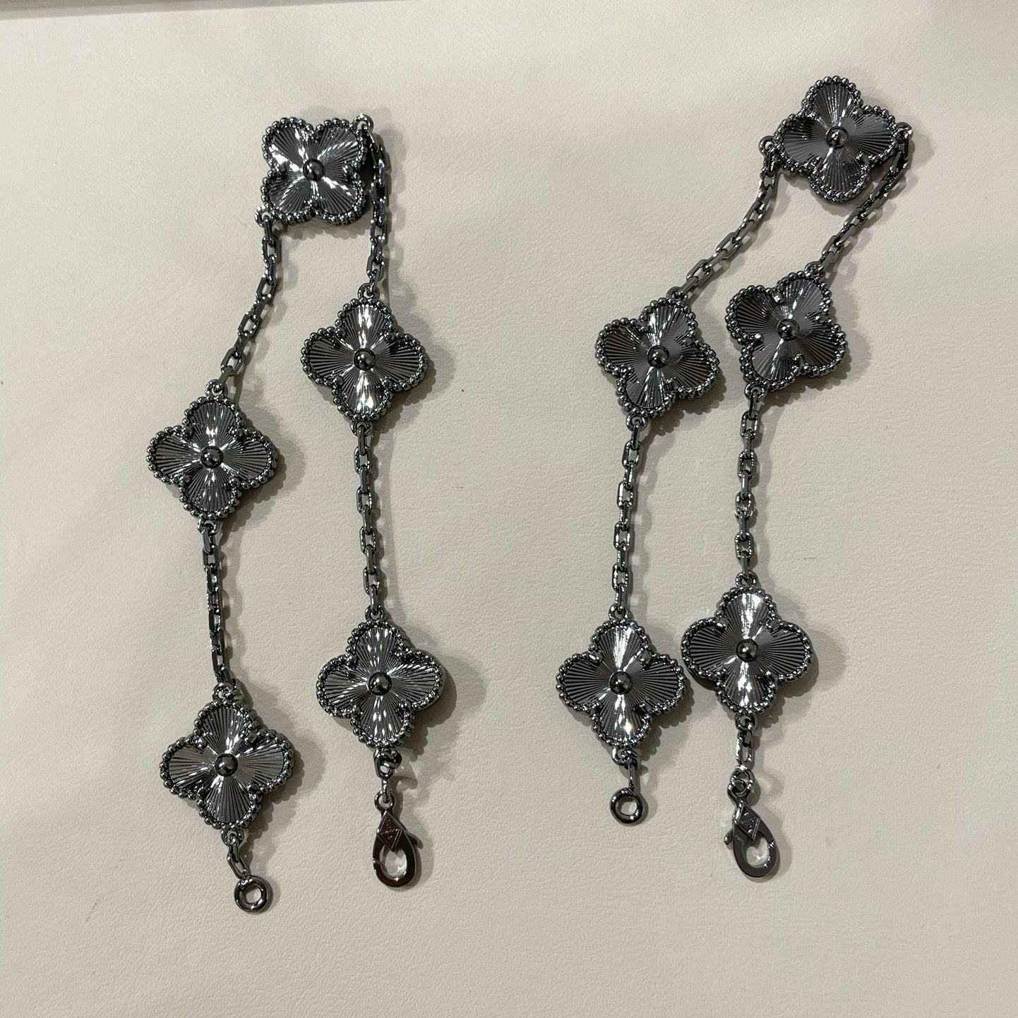 [Lumi]New CLOVER 5 MOTIF BLACK BRACELET