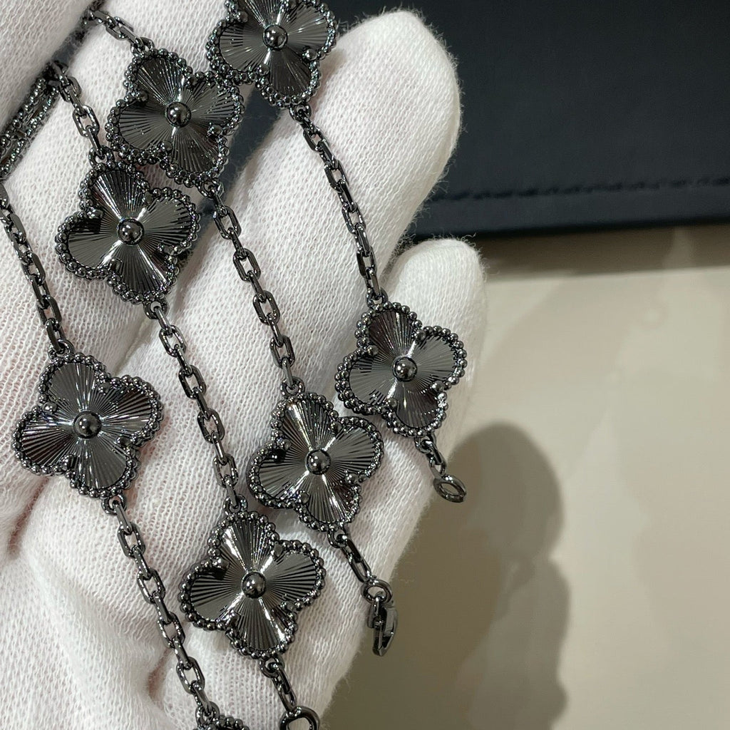 [Lumi]New CLOVER 5 MOTIF BLACK BRACELET
