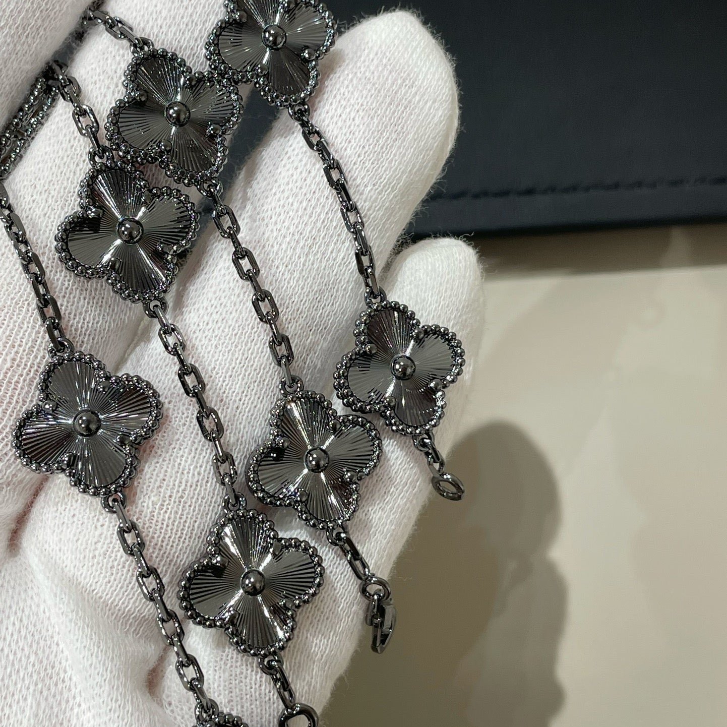 [Lumi]New CLOVER 5 MOTIF BLACK BRACELET
