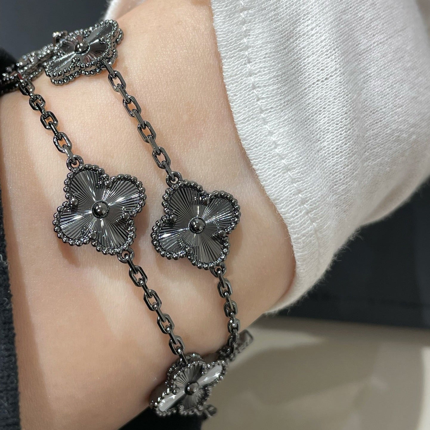 [Lumi jewelry]CLOVER 5 MOTIF BLACK BRACELET