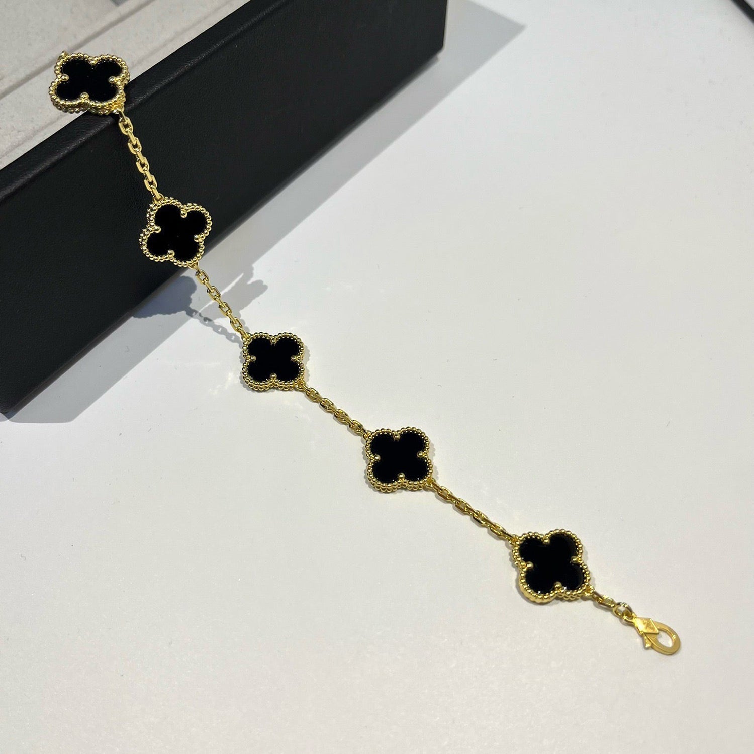 [Lumi jewelry] CLOVER 5 MOTIF ONYXS BRACELET COLLECTION