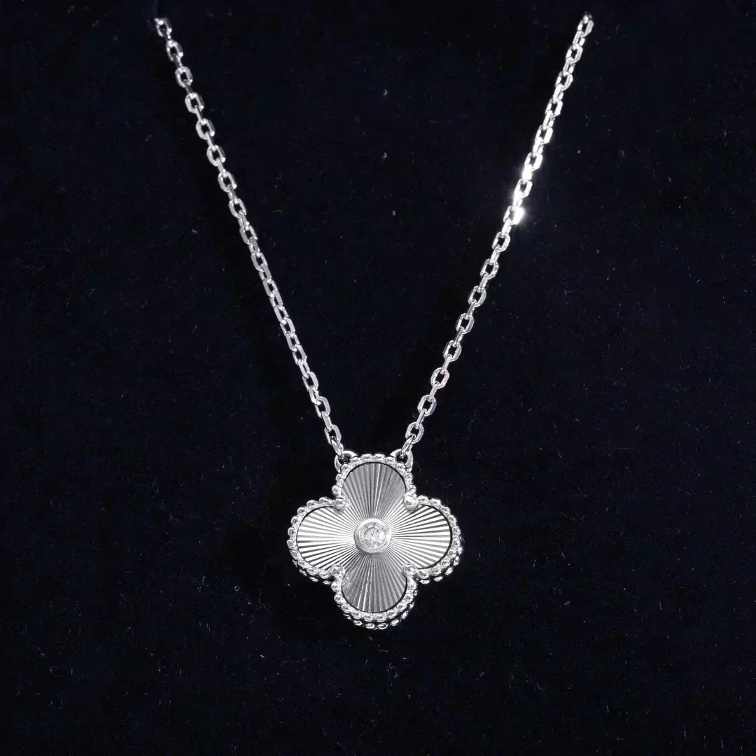 Lumi® CLOVER 15MM DIAMANT-LASER-HALSKETTE SILBER