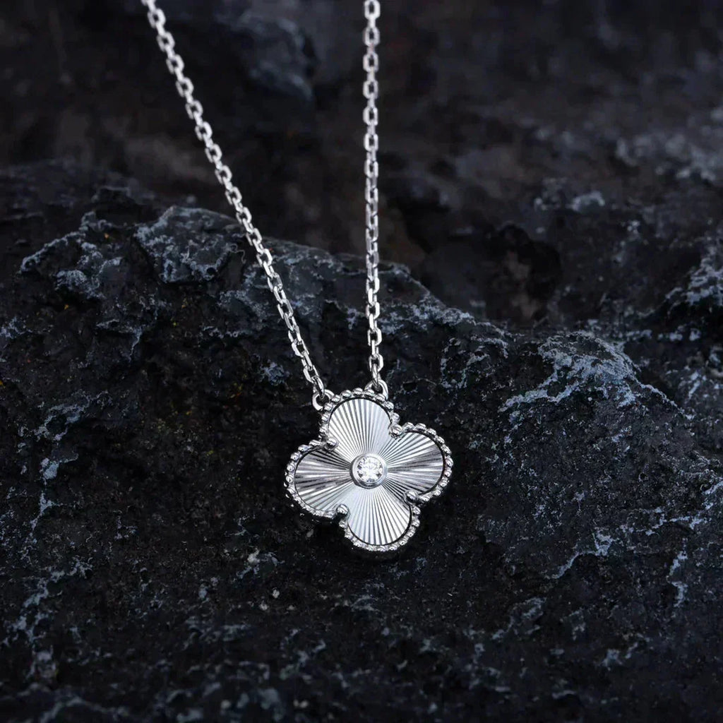 Lumi® CLOVER 15MM DIAMANT-LASER-HALSKETTE SILBER