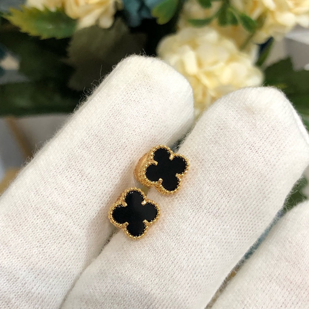 ¡®Lumi¡¯CLOVER MINI GOLD EARRINGS