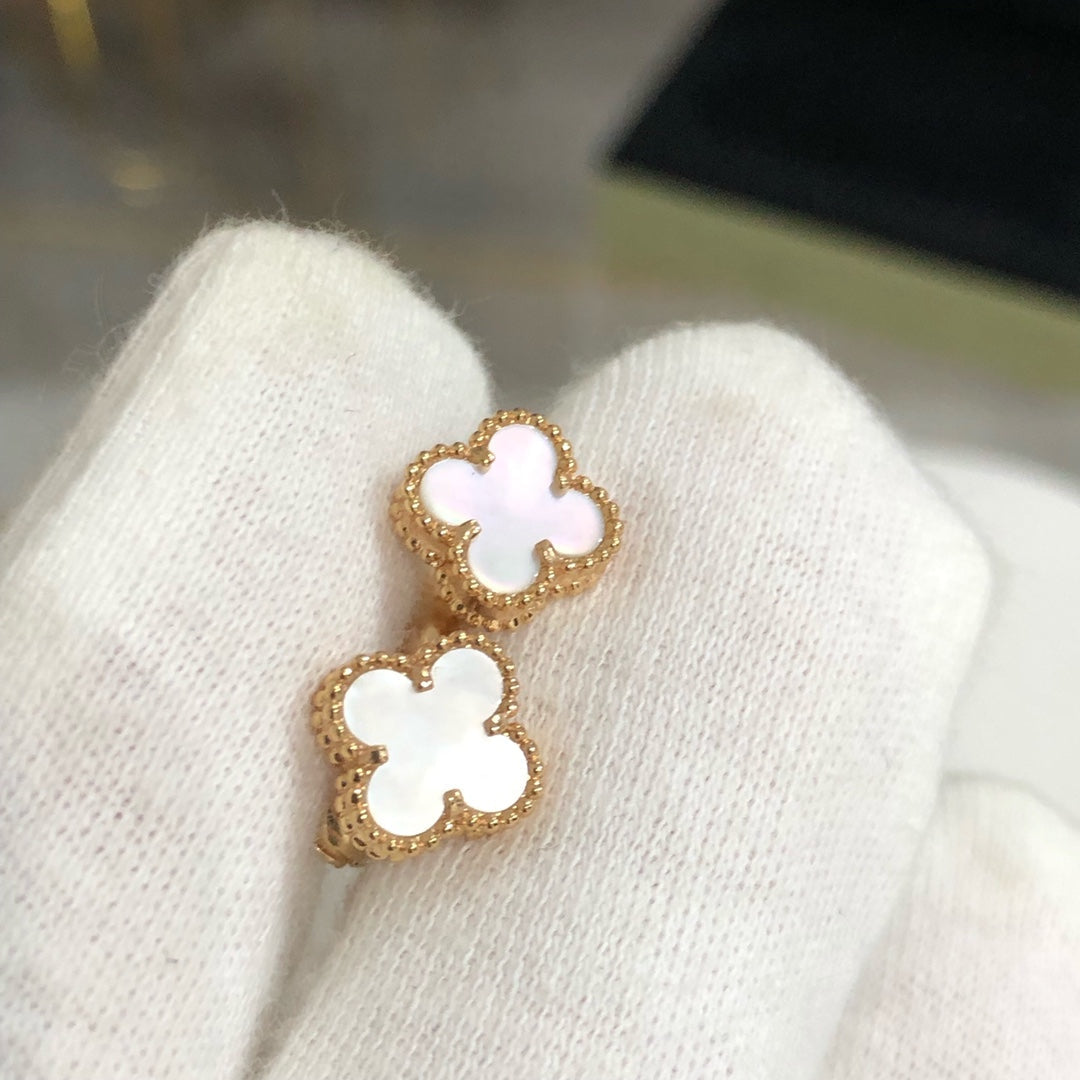¡®Lumi¡¯CLOVER MINI GOLD EARRINGS