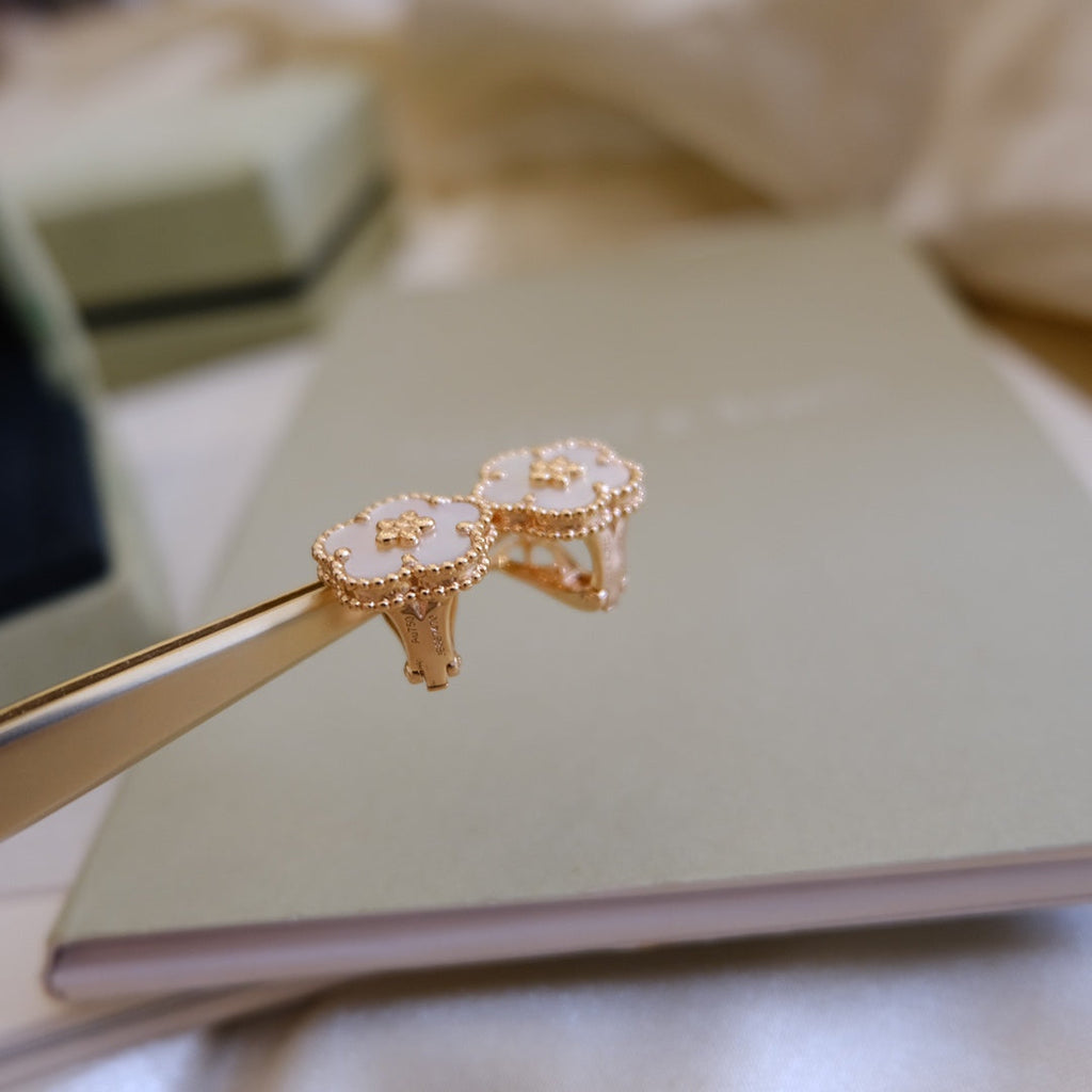 ¡®Lumi¡¯26 NEW LUCKY  WHITE MOP EARRINGS