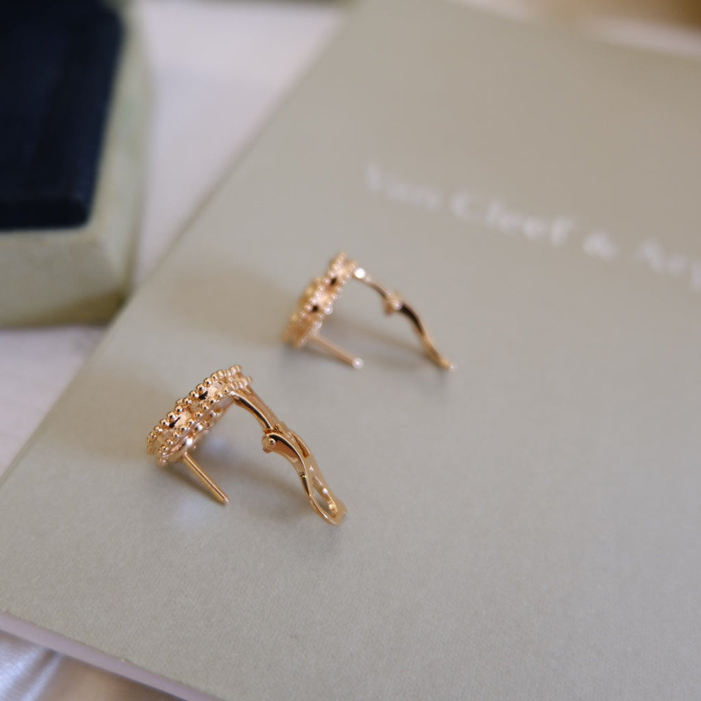 ¡®Lumi¡¯26 NEW LUCKY  WHITE MOP EARRINGS