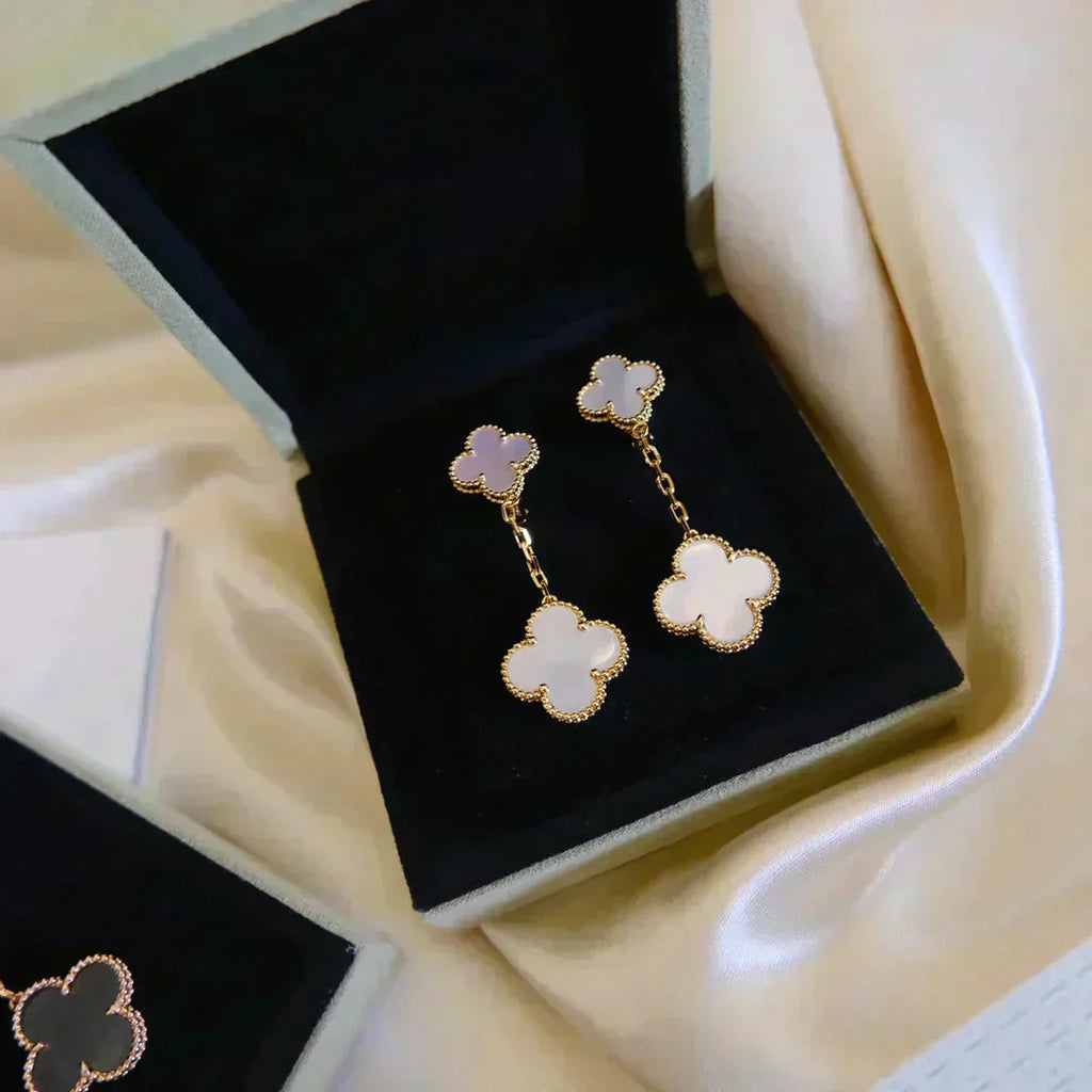 ¡®Lumi¡¯CLOVER 2 MOTIF WHITE MOP EARRINGS