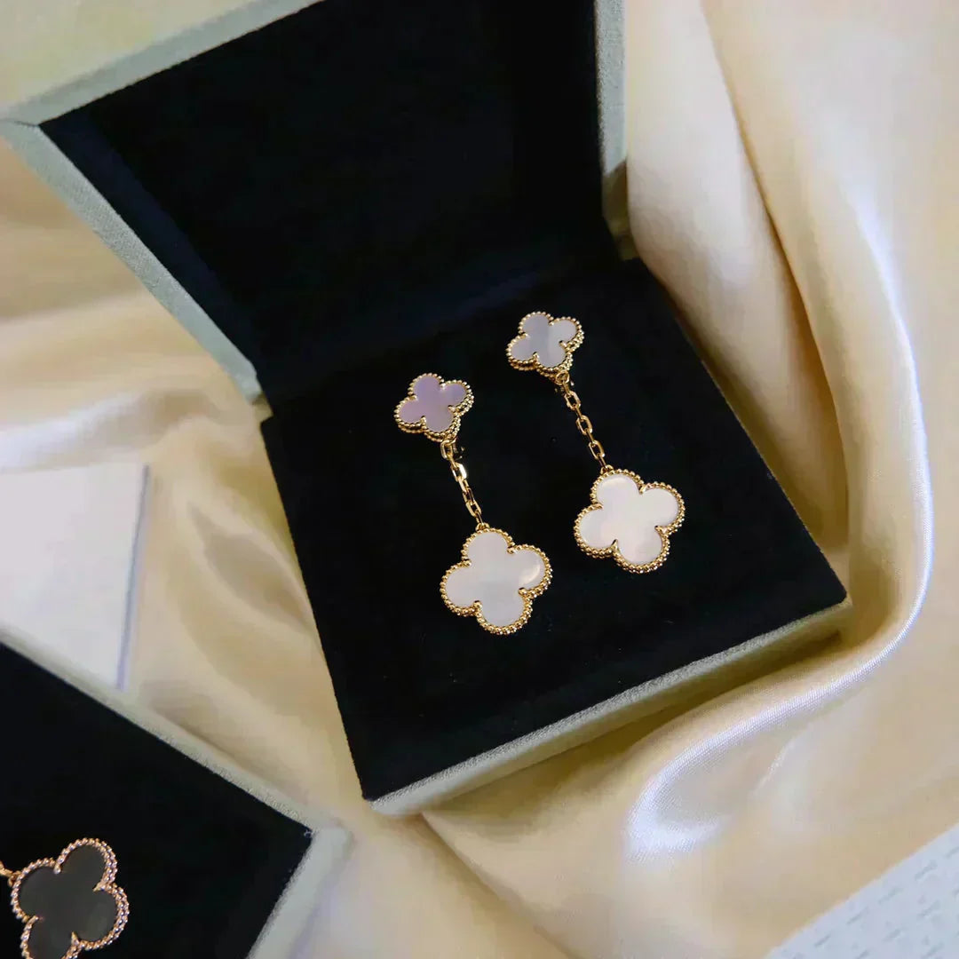 ¡®Lumi¡¯CLOVER 2 MOTIF WHITE MOP EARRINGS