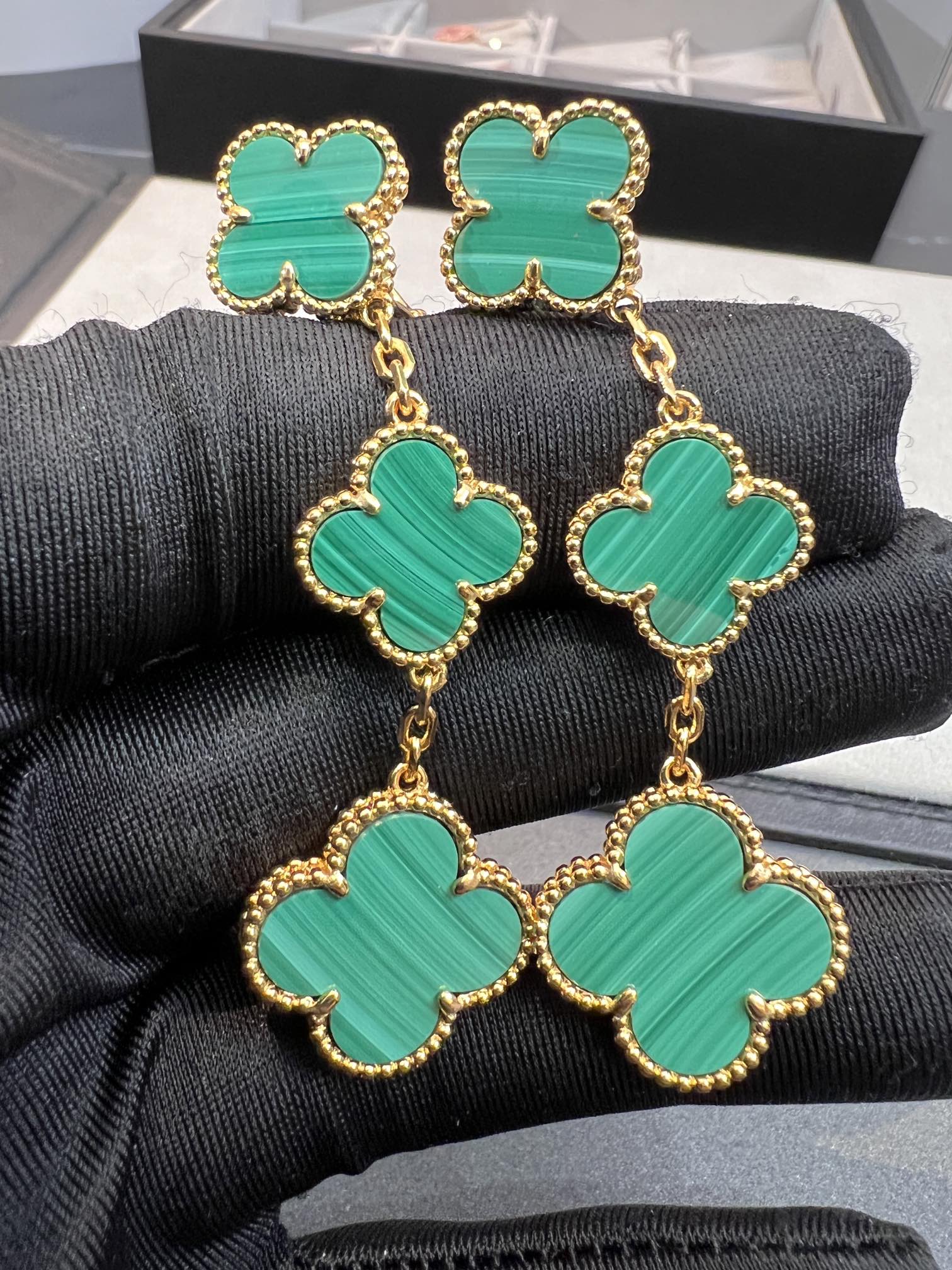 ¡®Lumi¡¯CLOVER MALACHITE 3 MOTIFS GOLD