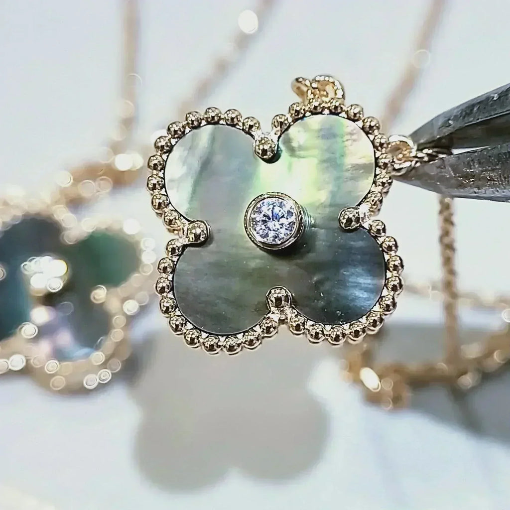 Lumi® CLOVER 15MM DIAMANT- UND PERLMUTT-HALSKETTE