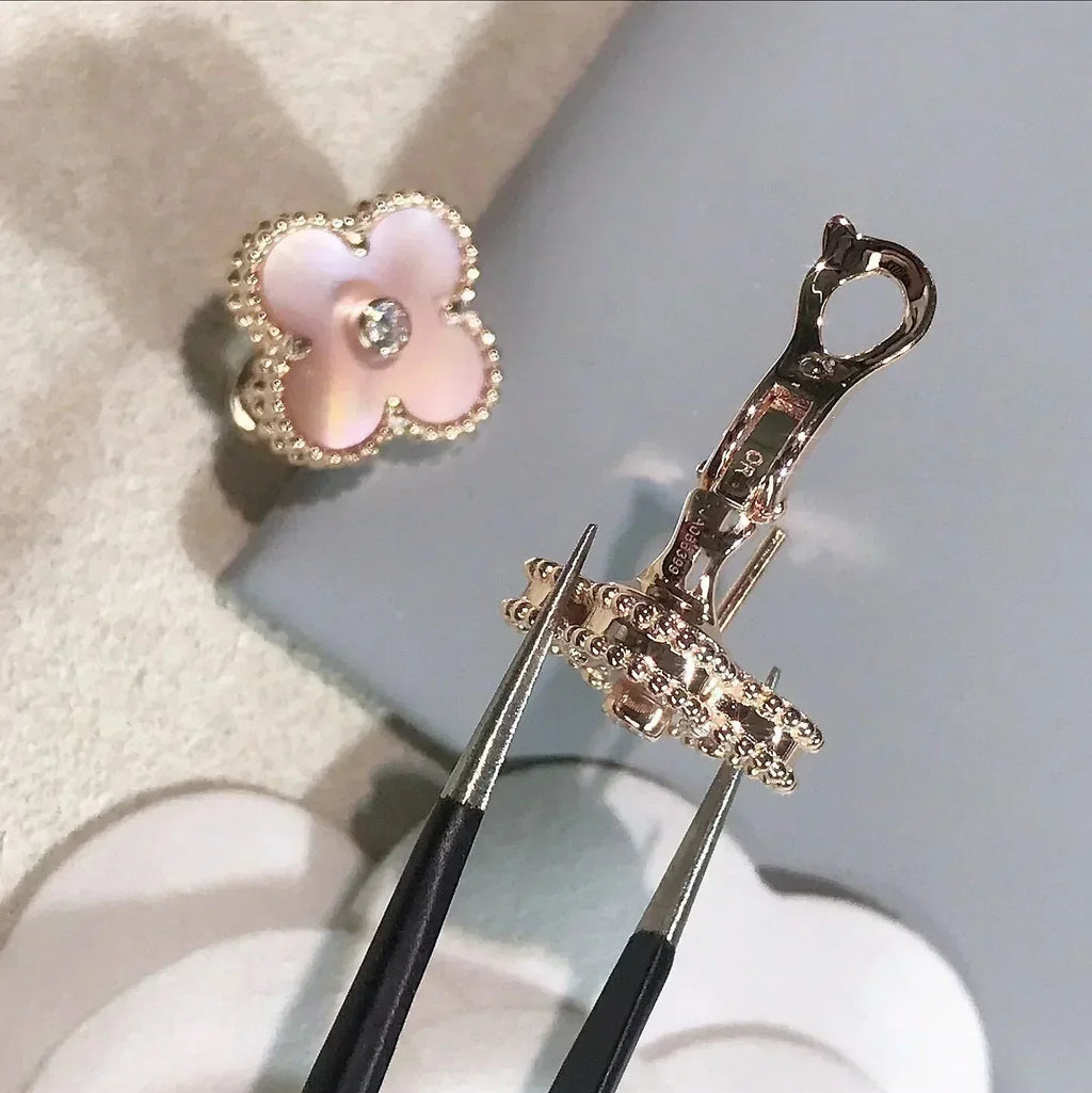¡®Lumi¡¯CLOVER MEDIUM 1 MOTIFS  PINK MOP DIAMOND EARRINGS