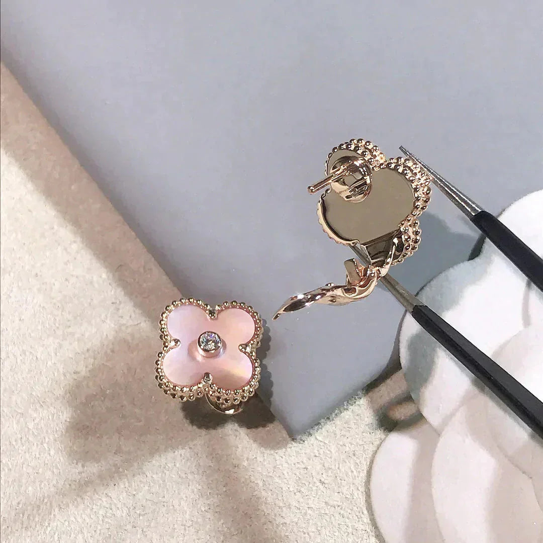 ¡®Lumi¡¯CLOVER MEDIUM 1 MOTIFS  PINK MOP DIAMOND EARRINGS