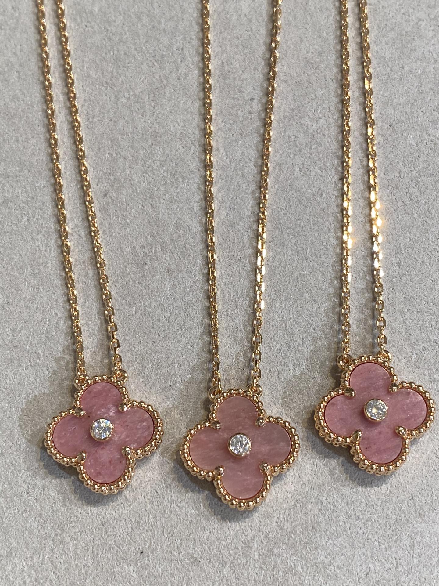Lumi® CLOVER 15MM DIAMANT-RHODONITT-HALSKETTE