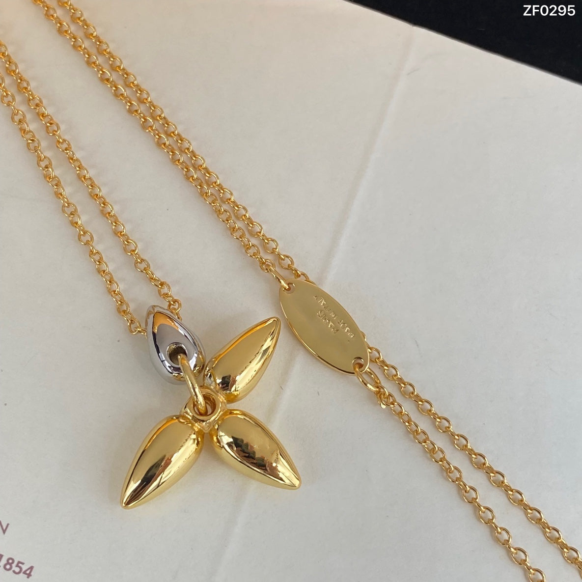 ¡®Lumi¡¯LOUISETTE PEDANT GOLD NECKLACE