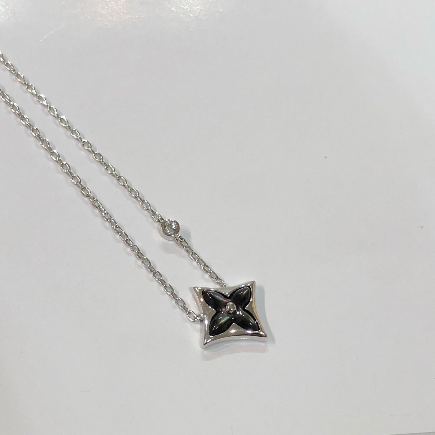 ¡®Lumi¡¯STAR SCHWARZE MOP-HALSKETTE