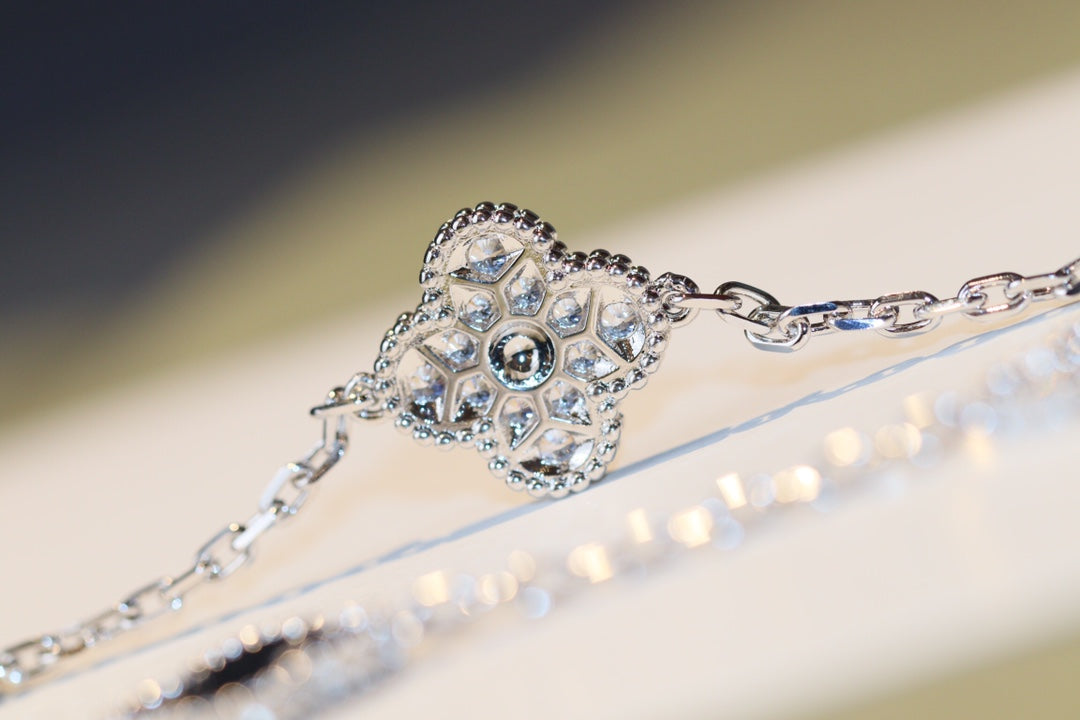 ¡®Lumi¡¯CLOVER 20 MOTIFS ONYX DIAMOND SILVER