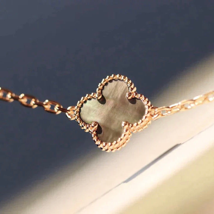 ¡®Lumi¡¯CLOVER 20 MOTIFS LASER DIAMOND NECKLACE