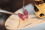 Lumi® Schmetterlings-Halskette aus rotem Diamanten in Roségold