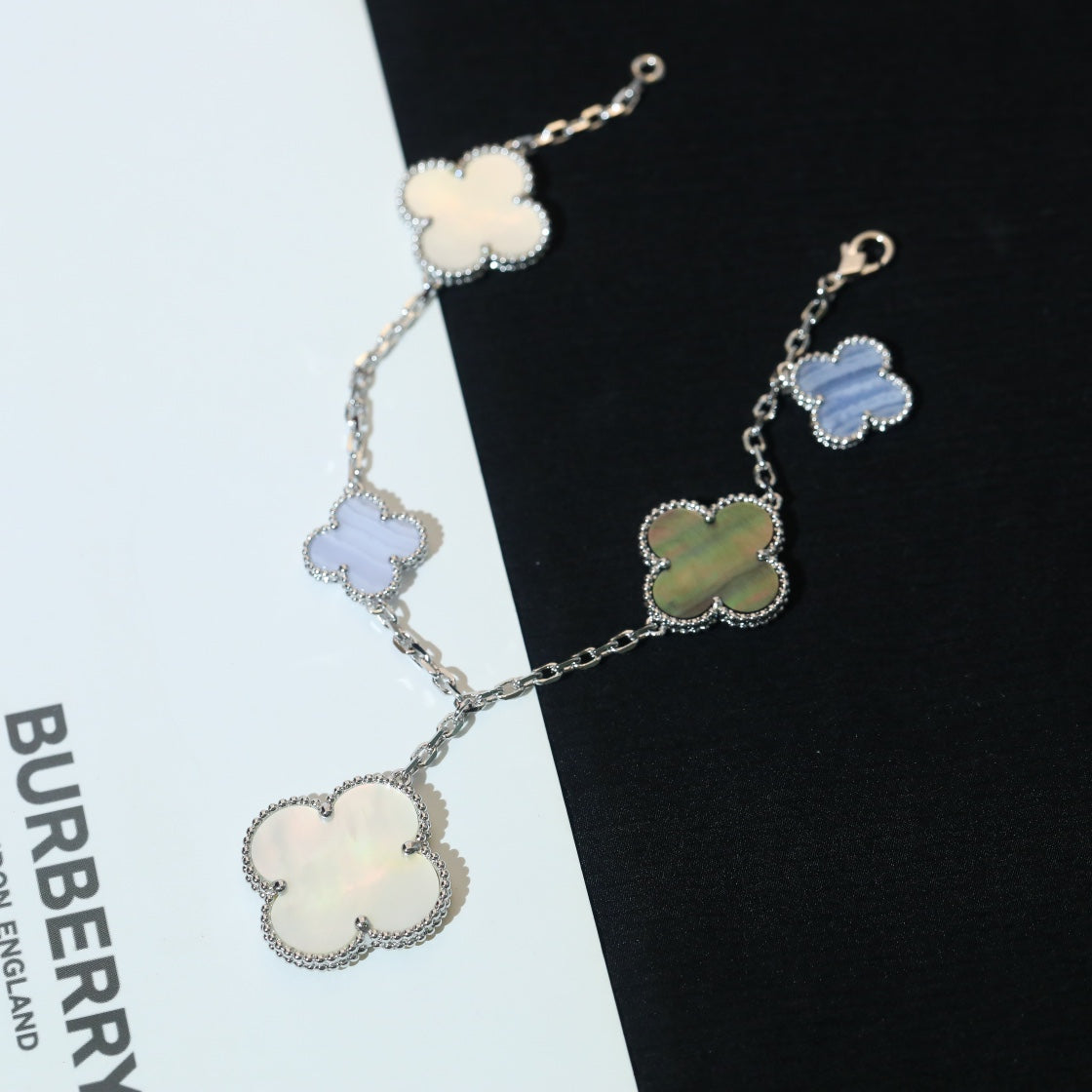 ¡®Lumi¡¯CLOVER BRACELET 5 MOTIFS MOP CHALCEDONY SILVER