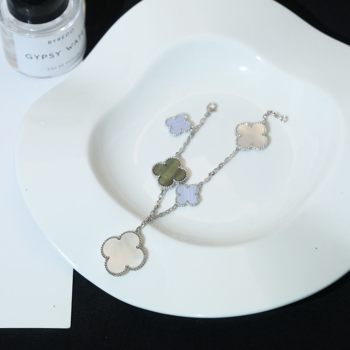 ¡®Lumi¡¯CLOVER BRACELET 5 MOTIFS MOP CHALCEDONY SILVER