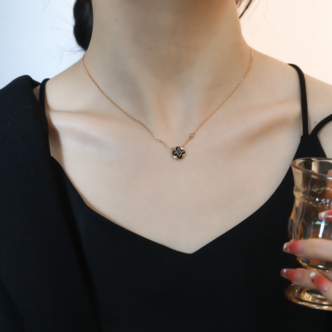 Lumi® Sonnenanhänger, roségoldene Halskette mit 1 Diamanten