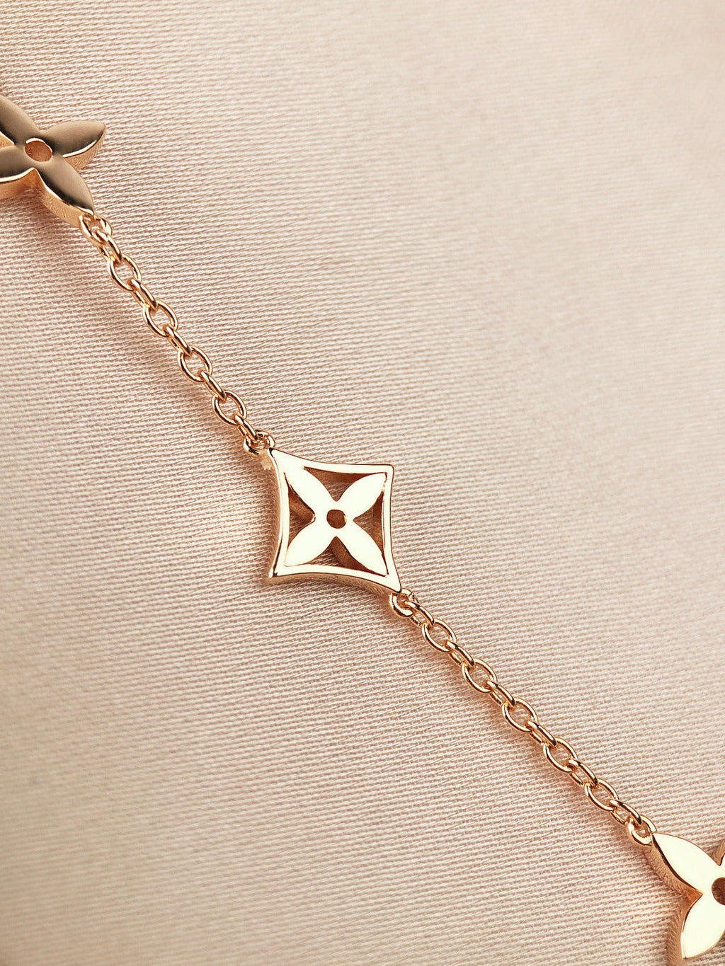 ¡®Lumi¡¯STAR AND SUN 7 MOTIFS GOLD BRACELET