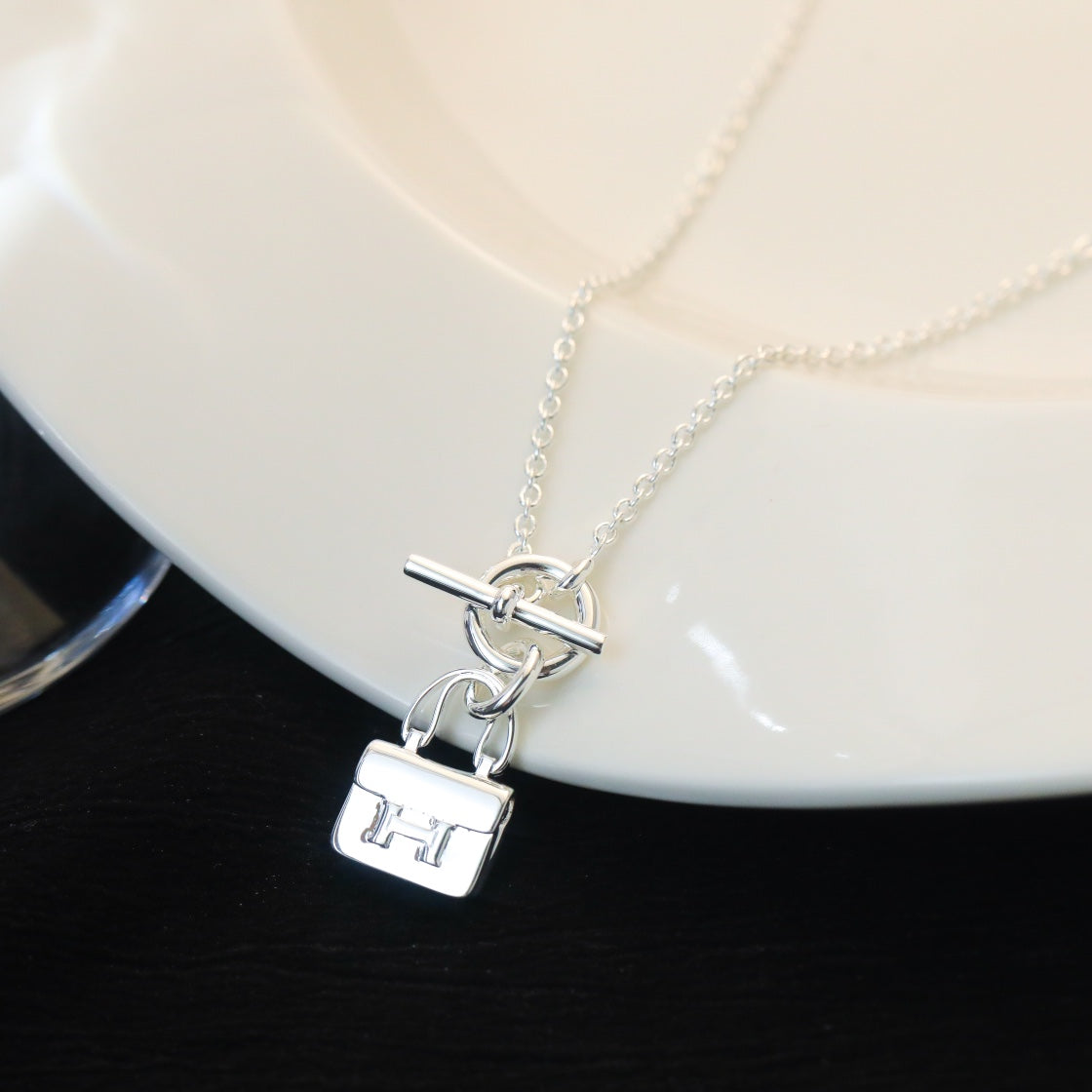 ¡®Lumi¡¯POP H PEDANT SILVER NECKLACE