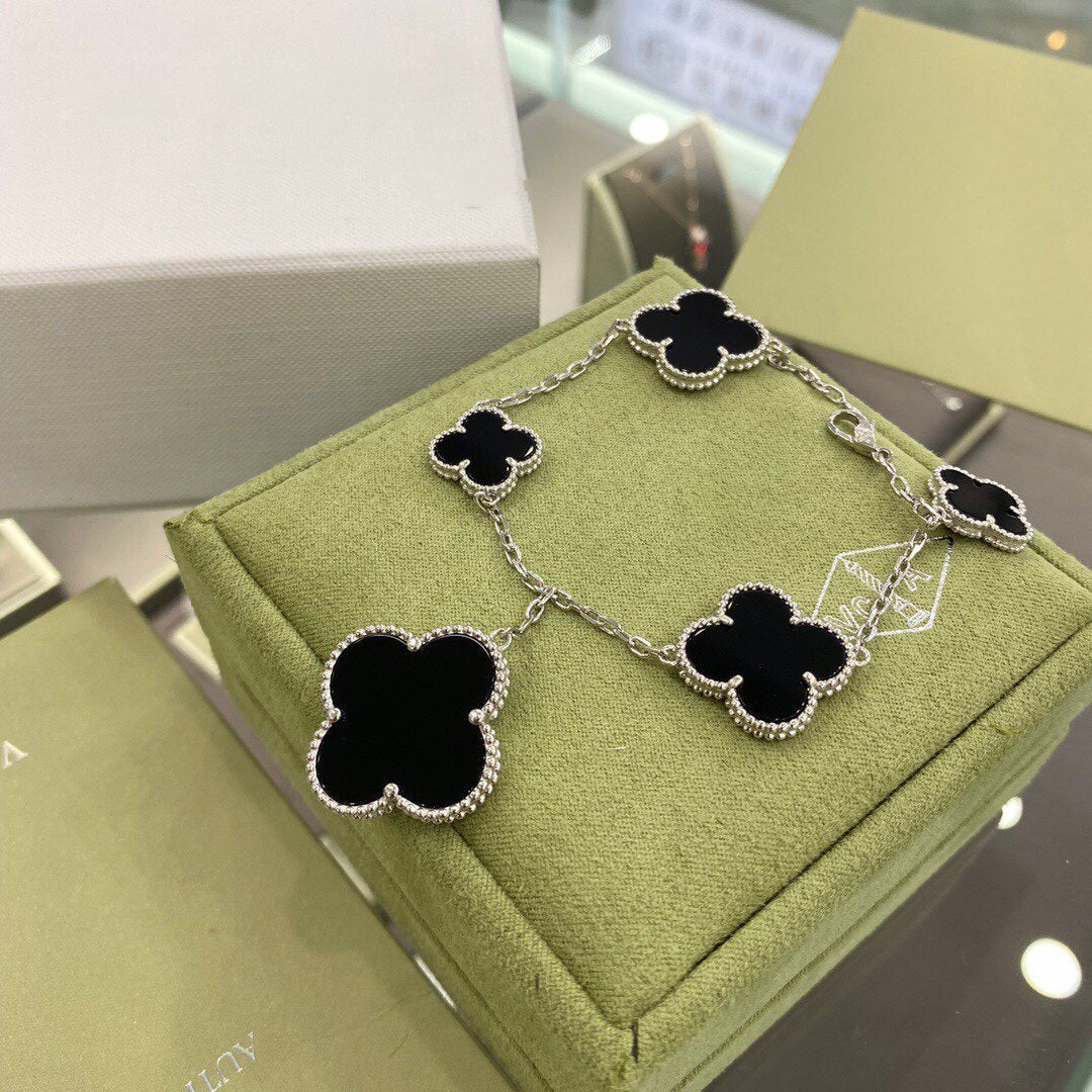 ¡®Lumi¡¯CLOVER 5 MOTIFS SIVLER ONYX BRACELET
