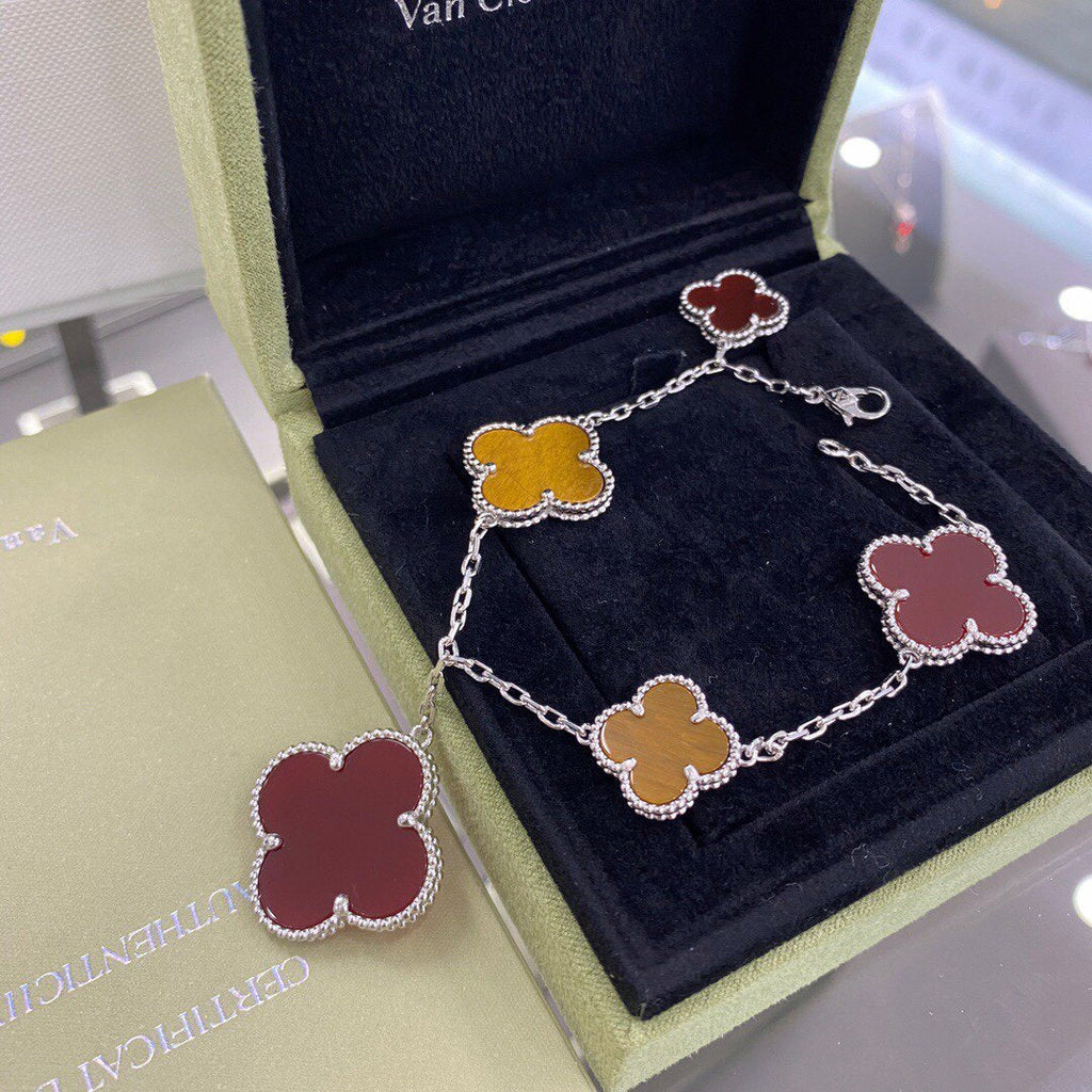¡®Lumi¡¯CLOVER 5 MOTIFS SIVLER CARNELIAN TIGER EYE BRACELET