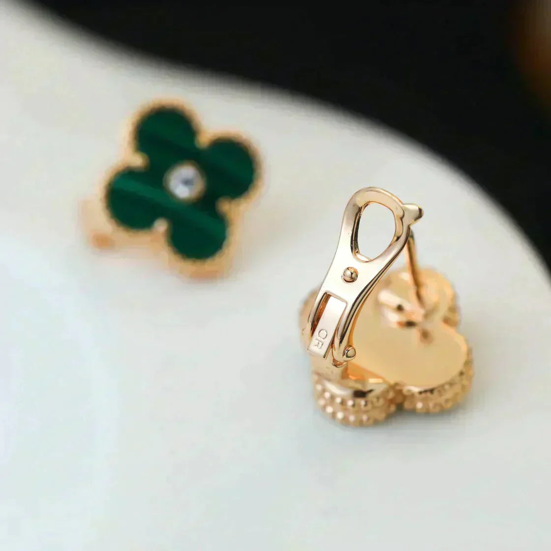 ¡®Lumi¡¯CLOVER MEDIUM 1 MOTIFS MALACHITE DIAMOND EARRINGS