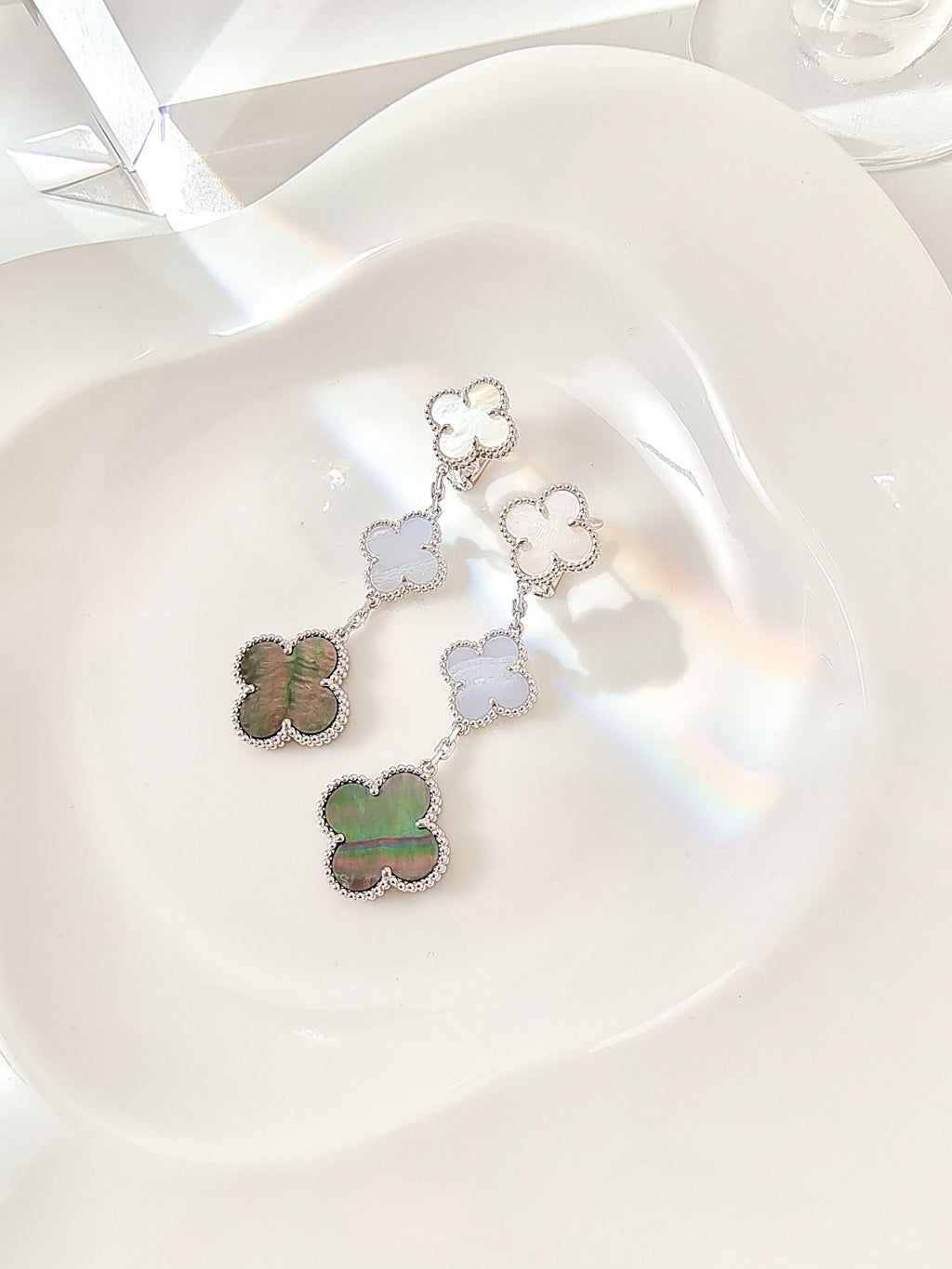 ¡®Lumi¡¯CLOVER 3 MOTIFS CHALCEDONY DARK MOP SILVER EARRINGS