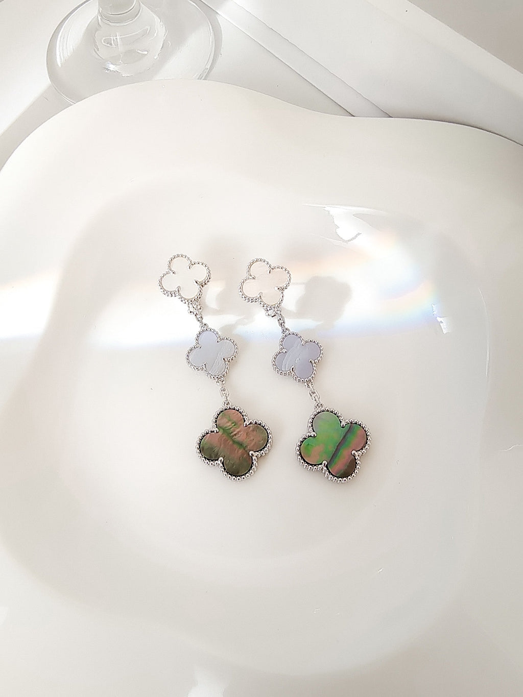 ¡®Lumi¡¯CLOVER 3 MOTIFS CHALCEDONY DARK MOP SILVER EARRINGS
