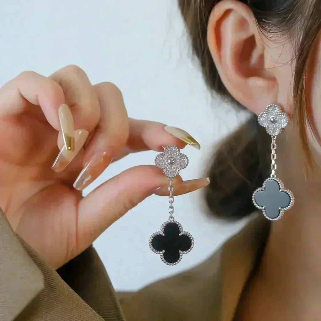 ¡®Lumi¡¯CLOVER 2 MOTIFS  DIAMOND ONYX EARRINGS SILVER