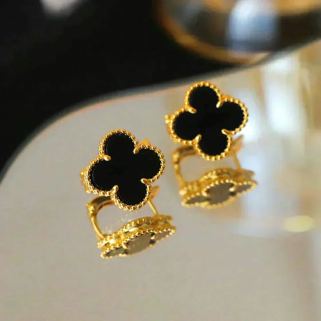 ¡®Lumi¡¯CLOVER MEDIUM 1 MOTIFS  ONYX STUD EARRINGS