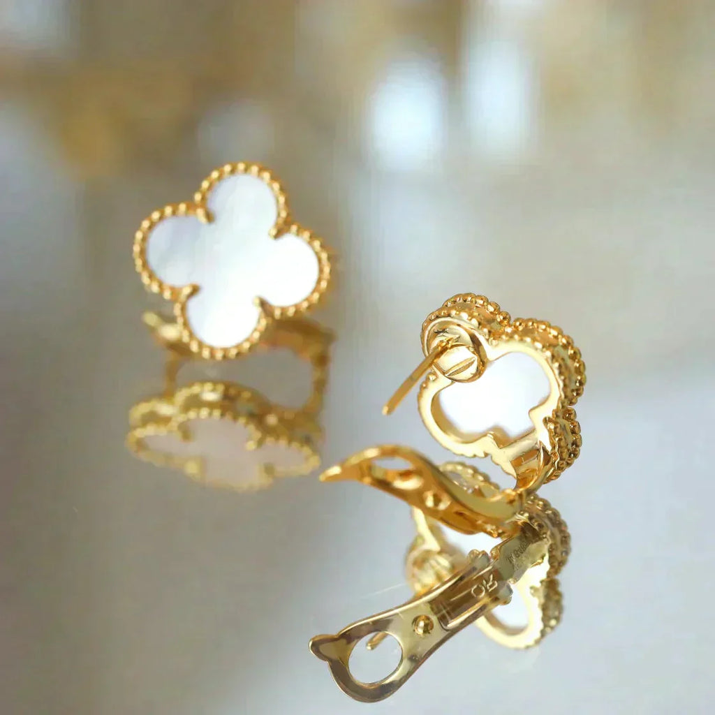¡®Lumi¡¯CLOVER MEDIUM 1 MOTIFS  WHITE MOP STUD EARRINGS