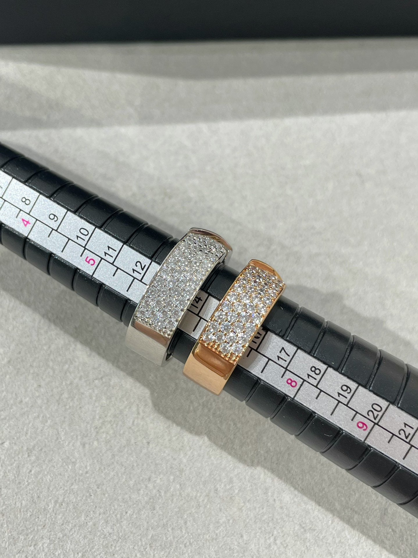 ¡®Lumi¡¯LIENS EVIDENCE DIAMANT-PAVED-RING