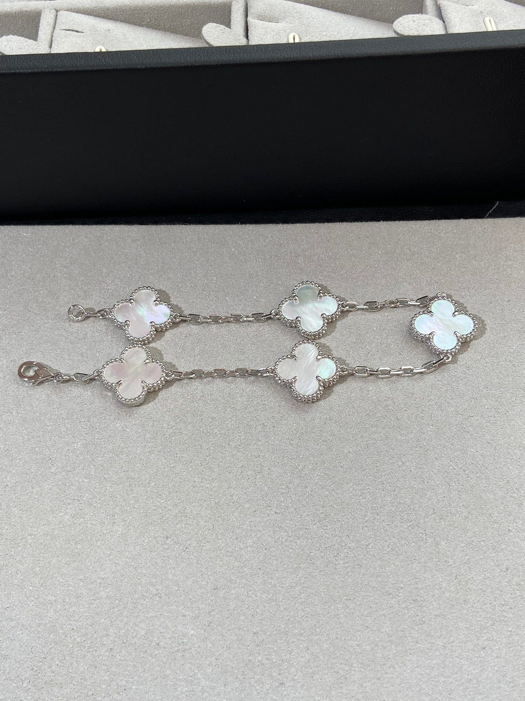 [Lumi jewelry]CLOVER WHITE PEARL MOP 5 MOTIF BRACELET COLLECTION