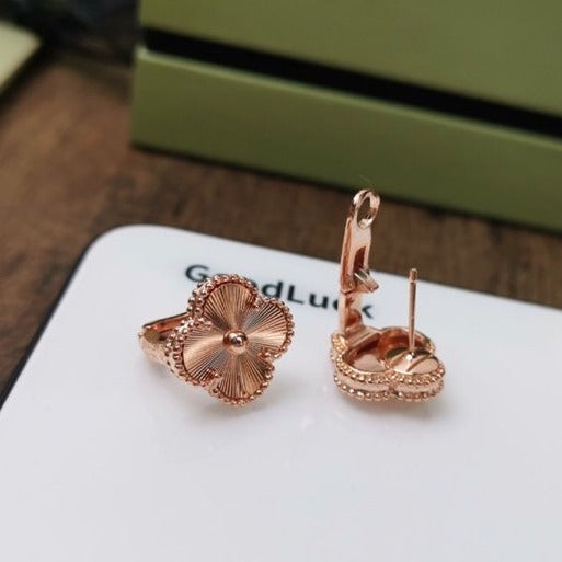 ¡®Lumi¡¯CLOVER MEDIUM STUD EARRINGS
