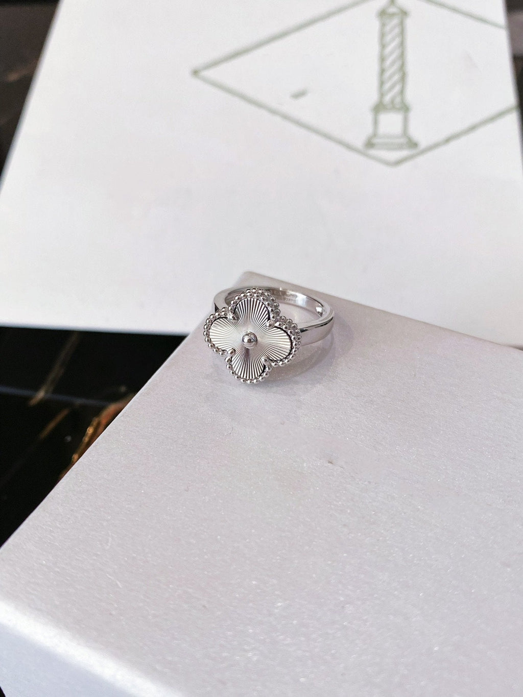 ¡®Lumi¡¯CLOVER SILVER RING