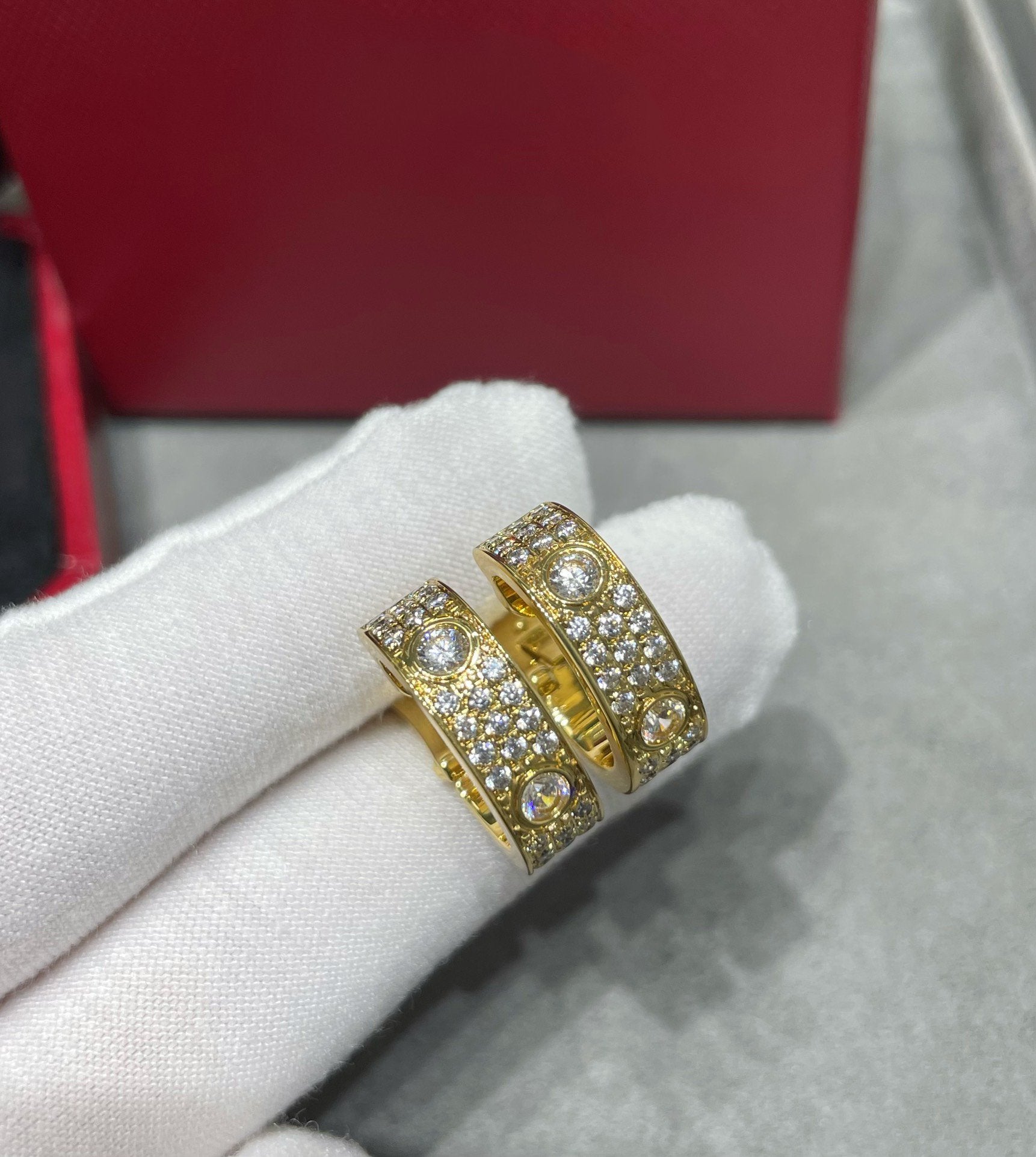 ¡®Lumi¡¯LOVE 5.5MM DIAMOND PAVED EARRINGS