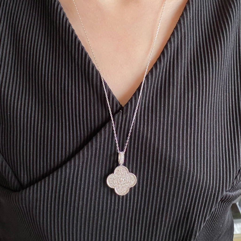 ¡®Lumi¡¯CLOVER 25MM LARGE PEDANT DIAMOND PAVED LONG NECKLACE