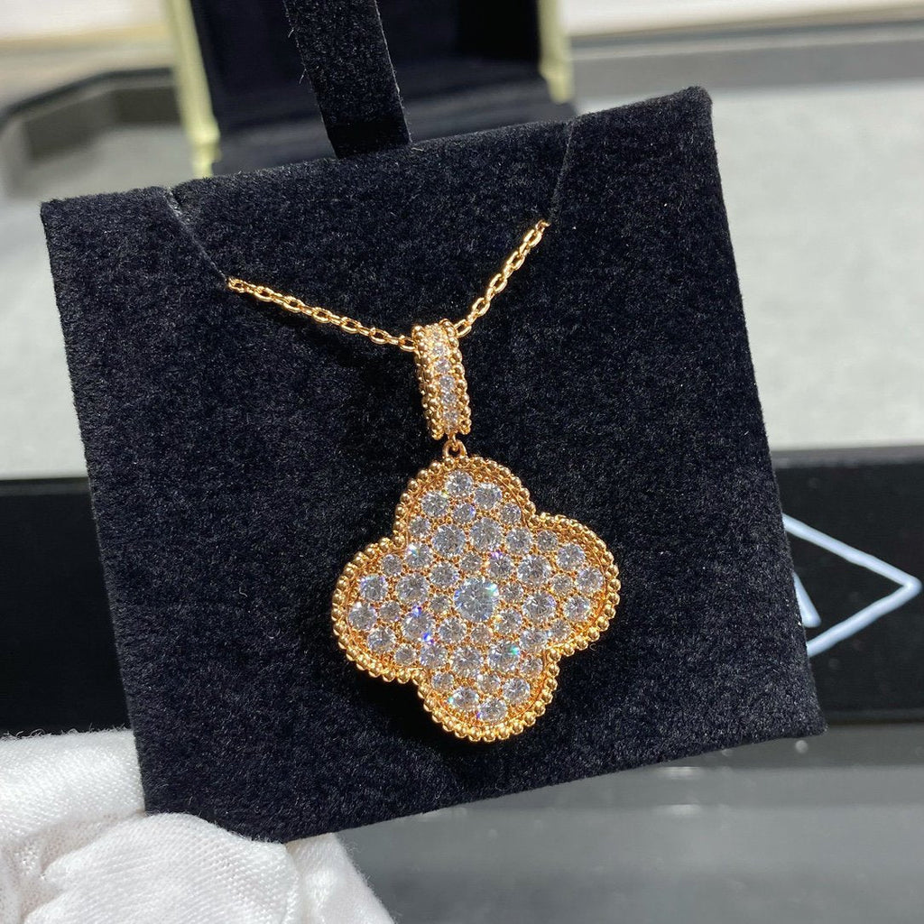¡®Lumi¡¯CLOVER 25MM LARGE PEDANT DIAMOND PAVED LONG NECKLACE