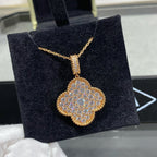 ¡®Lumi¡¯CLOVER 25MM LARGE PEDANT DIAMOND PAVED LONG NECKLACE