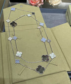Lumi® Kleeblatt-Halskette mit 16 Motiven aus Chalcedon und Perlmutt