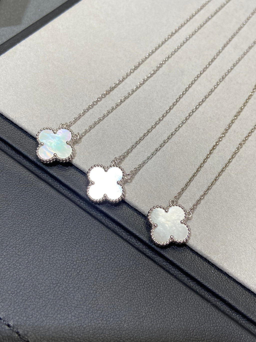 ¡®Lumi¡¯CLOVER MEDIUM SILVER WHITE MOP NECKLACE