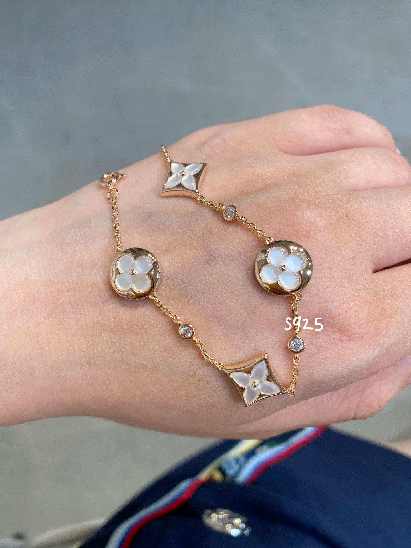 Lumi® Armband mit Stern und Sonne, 4 Motive, weiß, rosa, goldfarben 