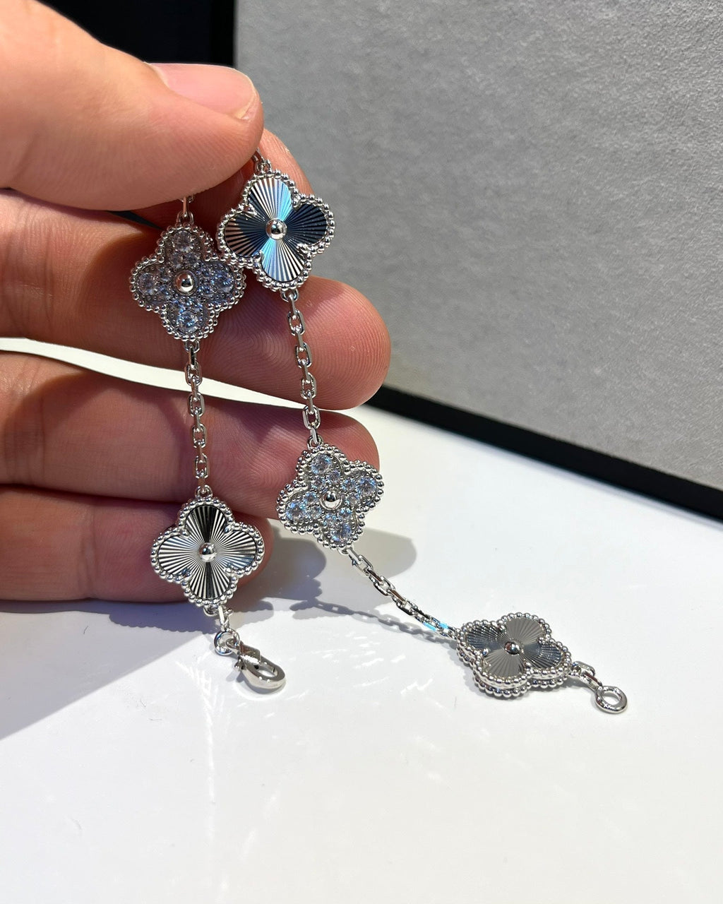 [Lumi jewelry] CLOVER 5 MOTIF LASER BRACELET COLLECTION