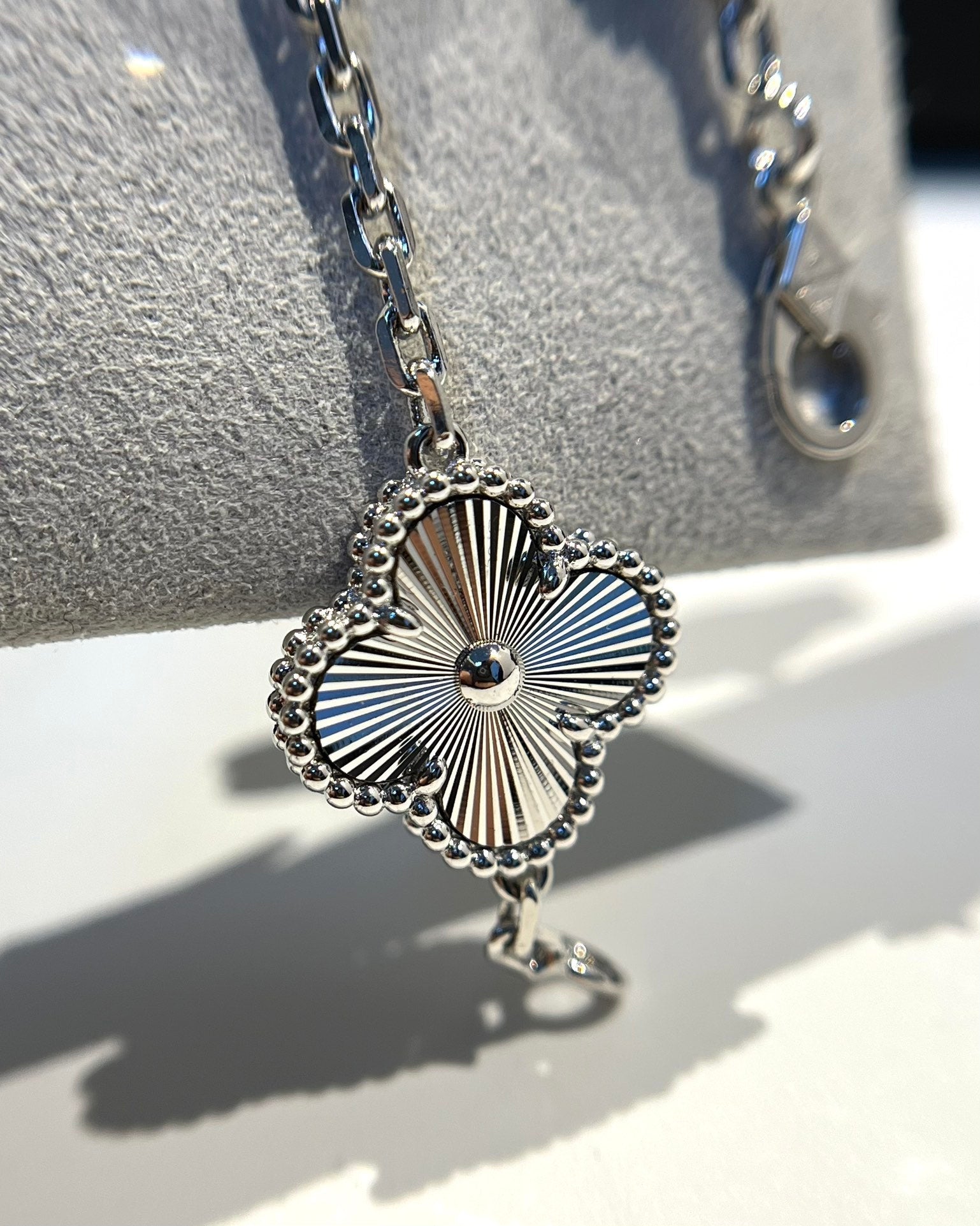 [Lumi]New  CLOVER 5 MOTIF LASER BRACELET COLLECTION