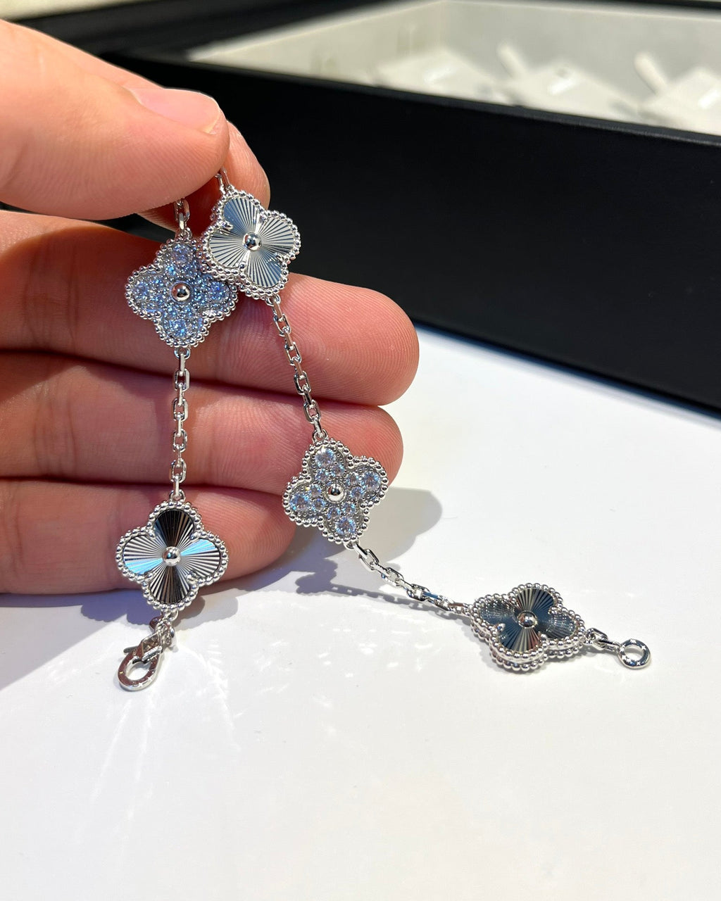 [Lumi jewelry] CLOVER 5 MOTIF LASER BRACELET COLLECTION